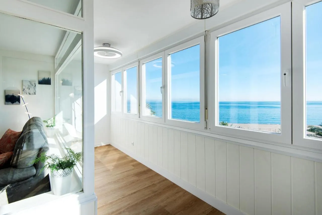 Apartment Magic Of The Ocean, Front Line Beach In Playamar-Parking, Sea Views, Pool, Tenis, Paddle, Wifi And Aircon Torremolinos
