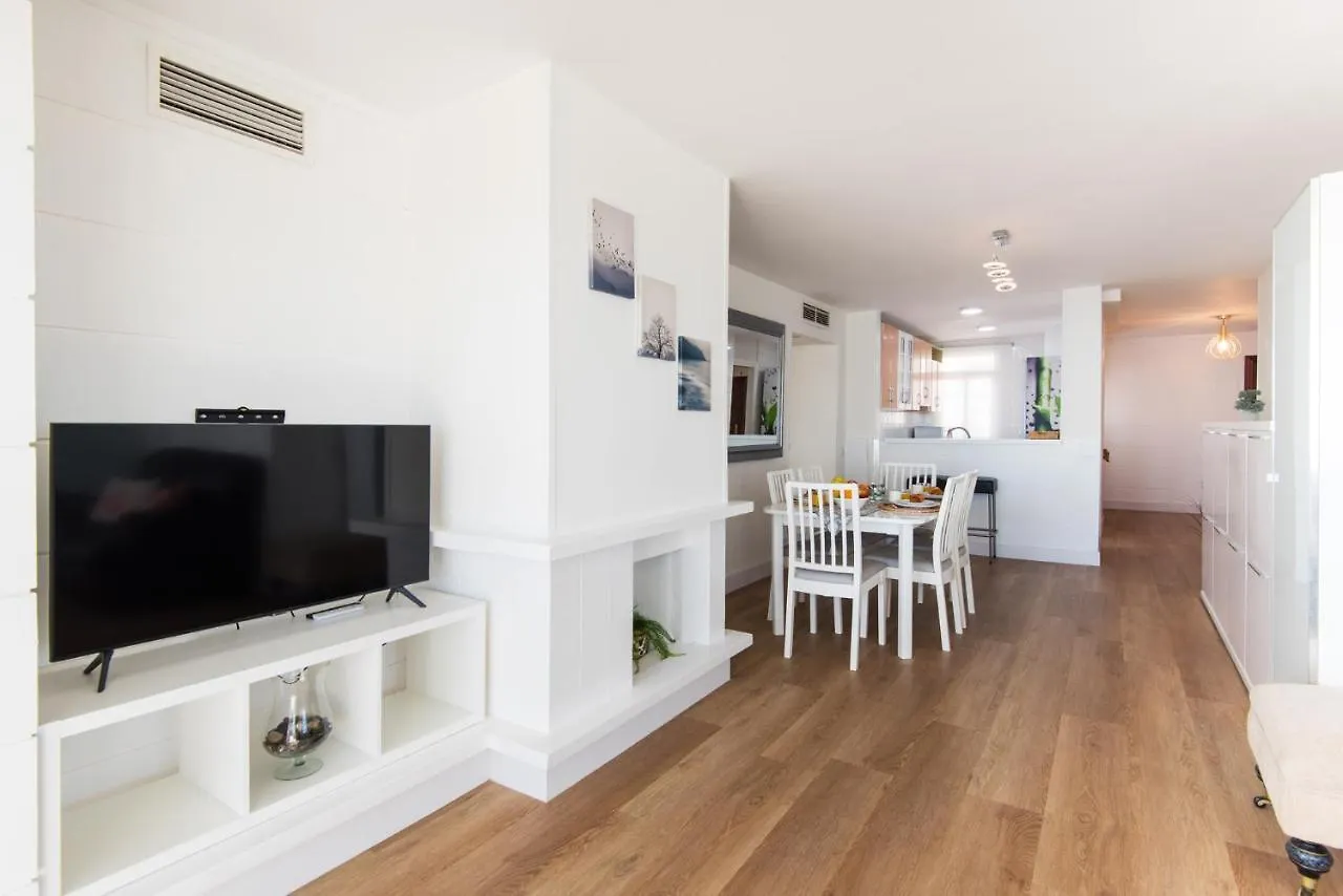 Magic Of The Ocean, Front Line Beach In Playamar-Parking, Sea Views, Pool, Tenis, Paddle, Wifi And Aircon Torremolinos 0*,  Spain