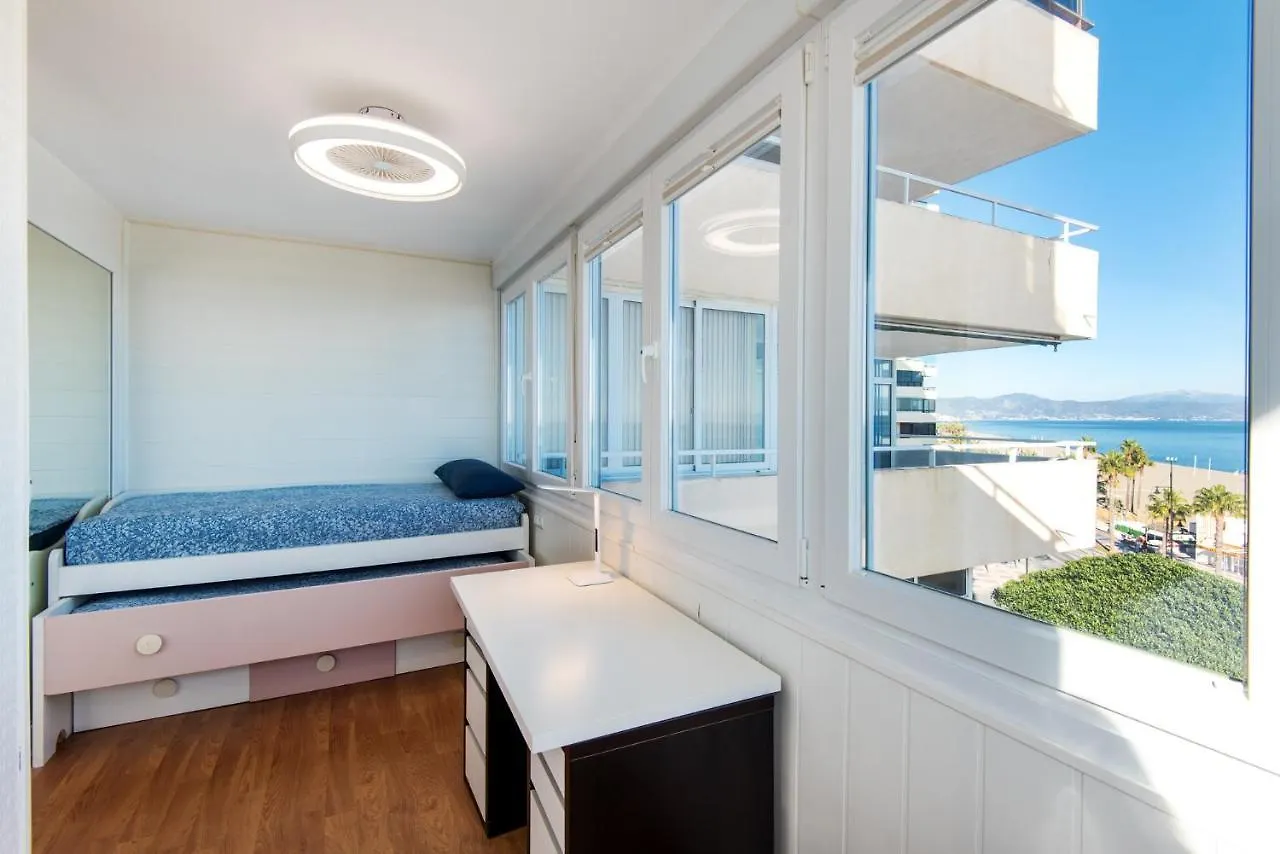Magic Of The Ocean, Front Line Beach In Playamar-Parking, Sea Views, Pool, Tenis, Paddle, Wifi And Aircon 토레몰리노스 0*,  스페인