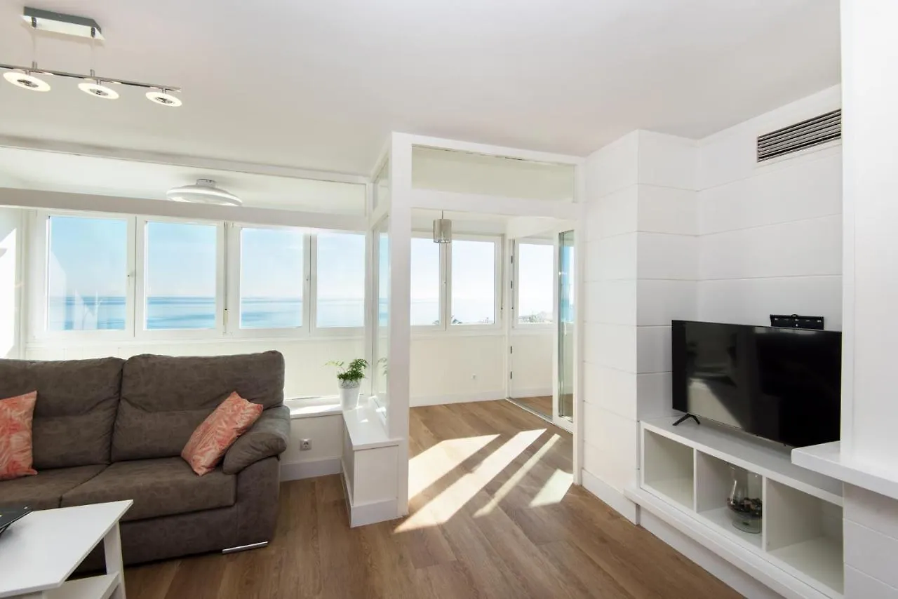 Magic Of The Ocean, Front Line Beach In Playamar-Parking, Sea Views, Pool, Tenis, Paddle, Wifi And Aircon توريمولينوس