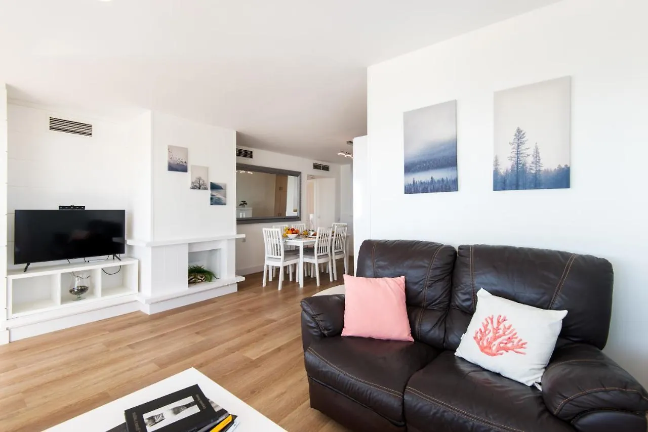 Apartment Magic Of The Ocean, Front Line Beach In Playamar-Parking, Sea Views, Pool, Tenis, Paddle, Wifi And Aircon Torremolinos