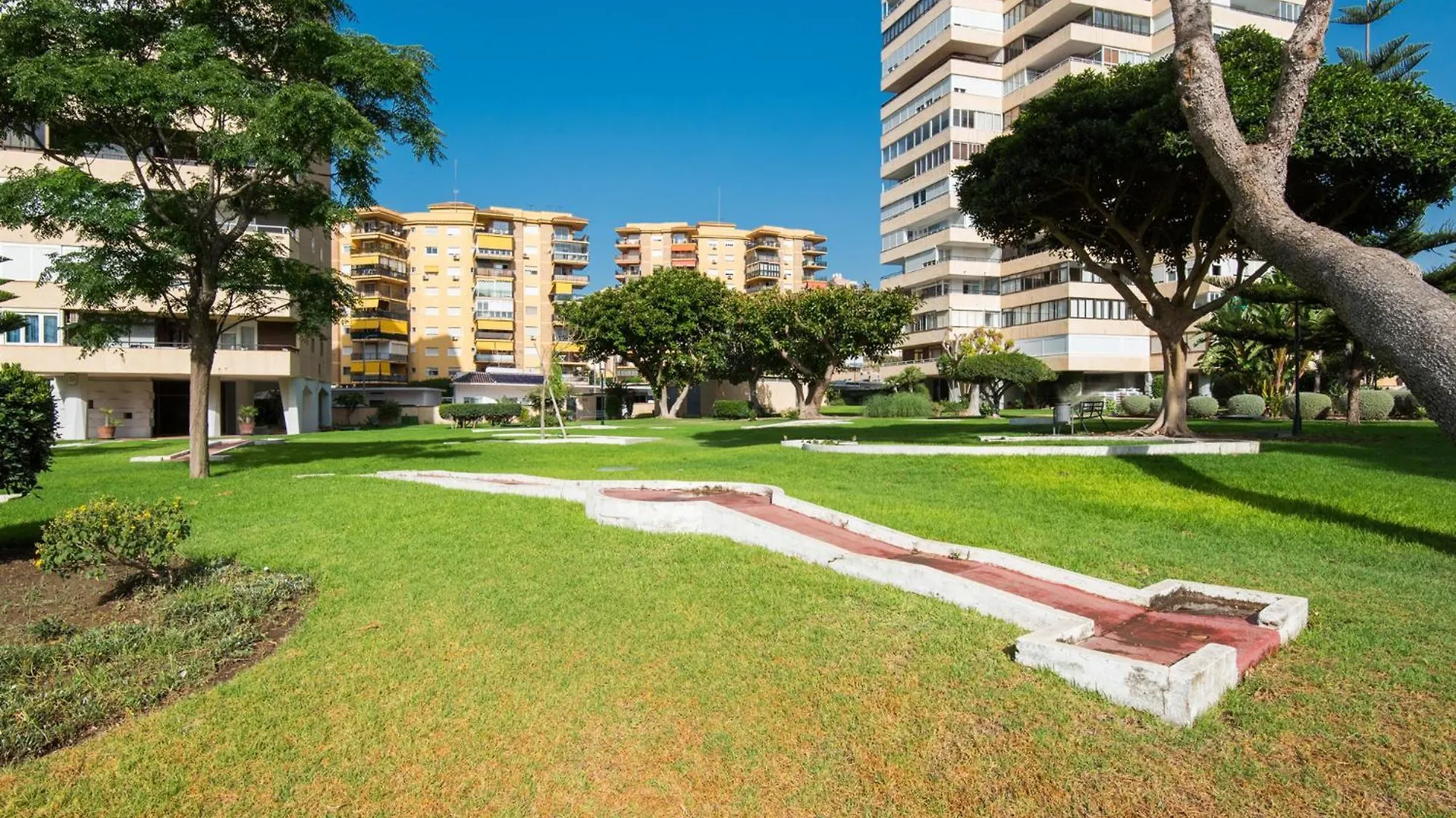 Magic Of The Ocean, Front Line Beach In Playamar-Parking, Sea Views, Pool, Tenis, Paddle, Wifi And Aircon Torremolinos Spain
