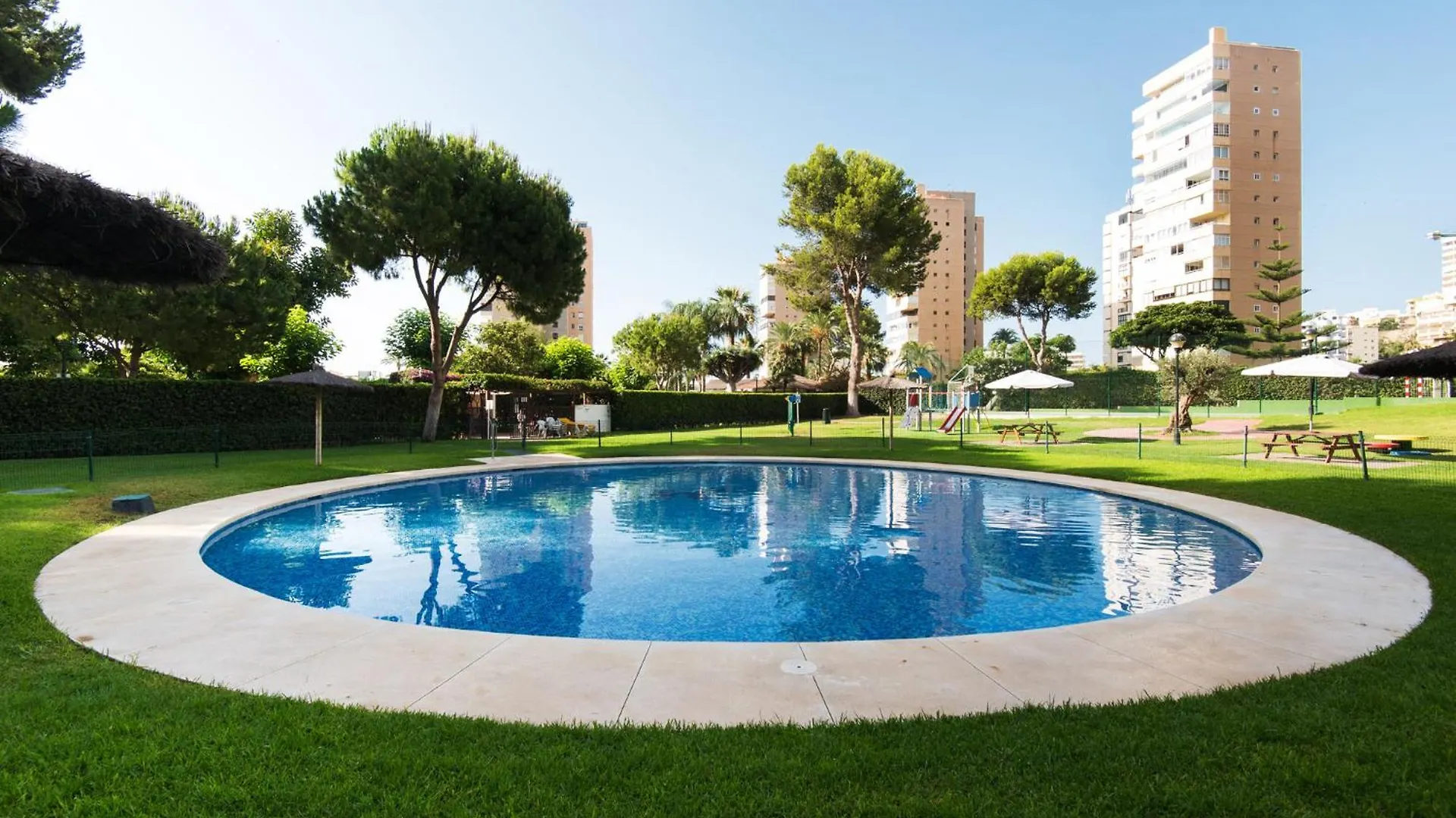 Magic Of The Ocean, Front Line Beach In Playamar-Parking, Sea Views, Pool, Tenis, Paddle, Wifi And Aircon Torremolinos